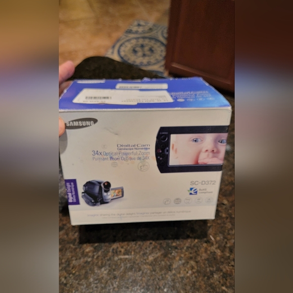 SAMSUNG SC-D372 Mini DV Camcorder - Picture 3 of 10